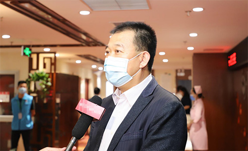 5慈銘體檢集團聯(lián)席總裁韓圣群接受采訪.jpg